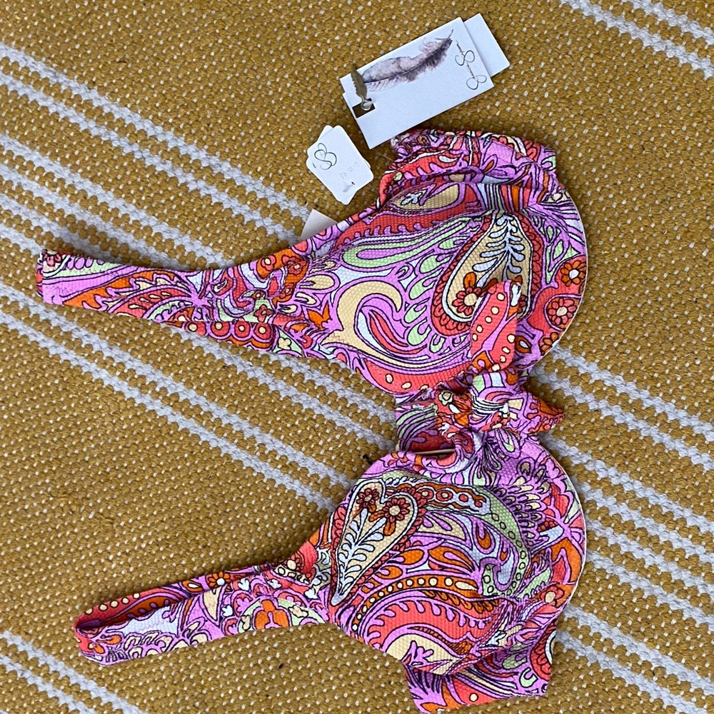 Jessica Simpson new bra, super cute.